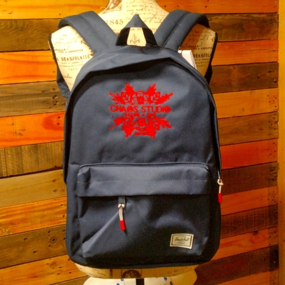 New with tags, Herschel Supply Company Navy and Red ♥️ classic Back Pack - Picture 1 of 8